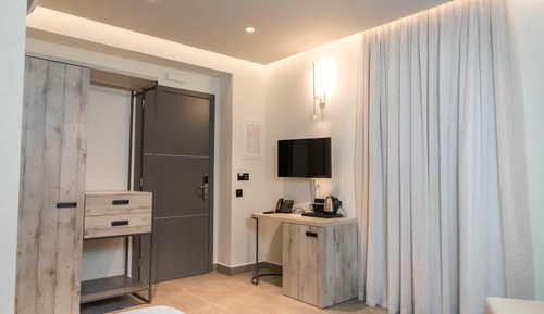 Comfort Studio Suite, Balcony, Pool View