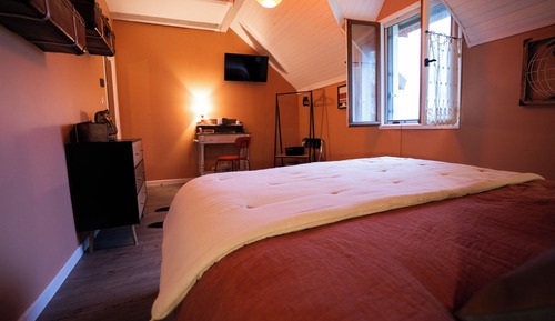 Superior Quadruple Room, 1 Queen Bed with Sofa bed, Non Smoking, Private Bathroom