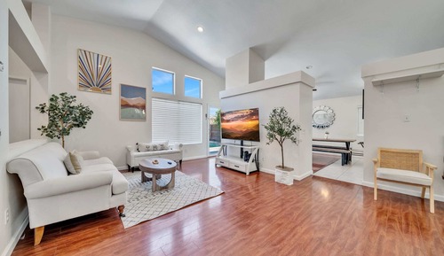 House (4 Bedrooms)