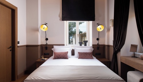 Junior Suite with Street View
