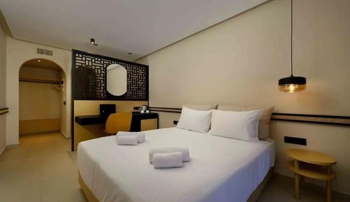 Deluxe Double Room, Partial Sea View