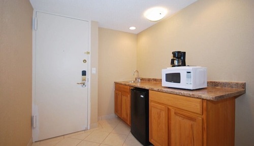 King Suite W Living Room