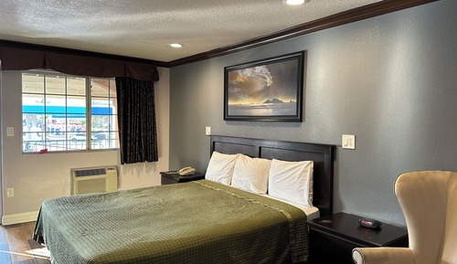 Standard Single Room, 1 King Bed, Non Smoking