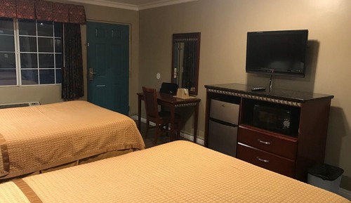 Standard Single Room, 2 Queen Beds, Roll-in Shower, Non Smoking