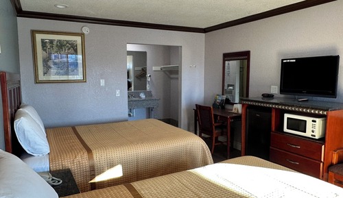 Standard Single Room, 2 Queen Beds, Non Smoking