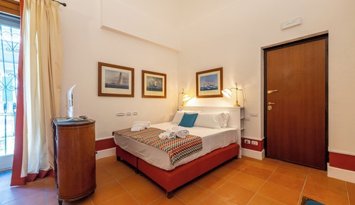 Classic Room, Balcony, Courtyard View