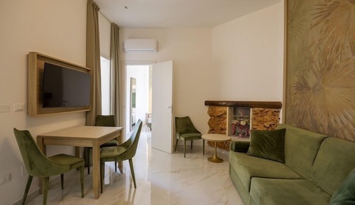 Deluxe Studio