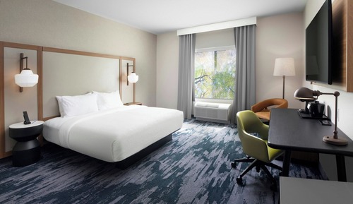 Standard Room, 1 King Bed, Non Smoking (Hearing Accessible)