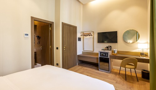 Deluxe Room, City View