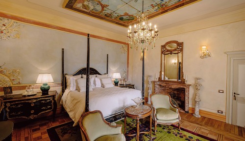 Double Room (Glass Room)