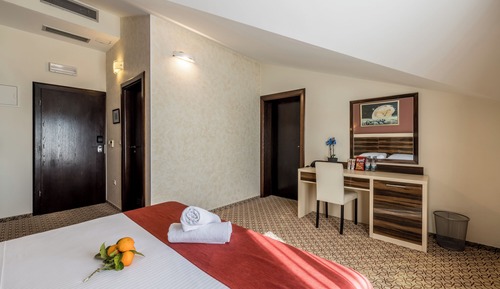 Family Quadruple Room, Partial Sea View