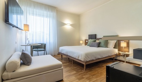 Deluxe Triple Room, City View