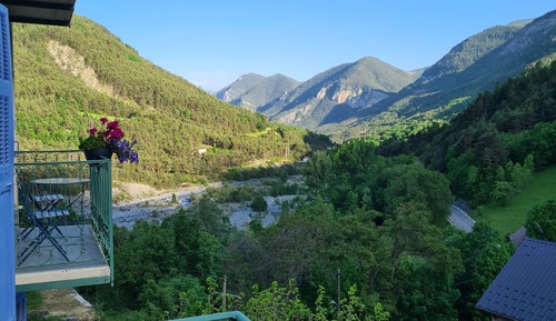 Basic Double Room, Balcony, Mountain View