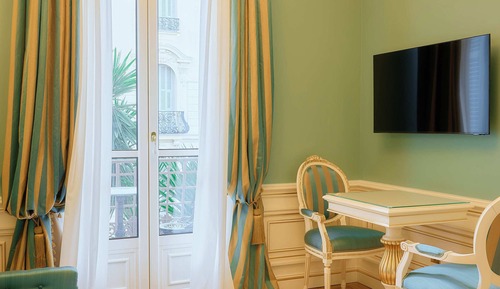 Suite Saint Aubin  Balcony/ Street view