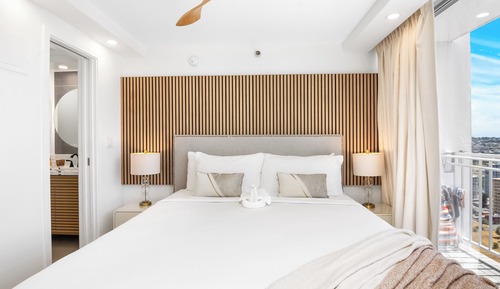 Studio, 1 King Bed, Partial Ocean View (0158)