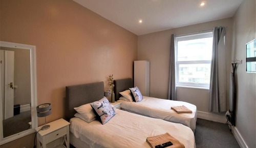 Classic Twin Room, Balcony, City View