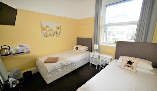 Basic Twin Room, Shared Bathroom, City View