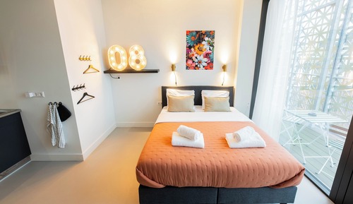 Studio Suite, City View