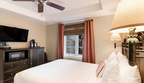 Standard Room, 1 Queen Bed, Non Smoking, Ground Floor, not pet friendly