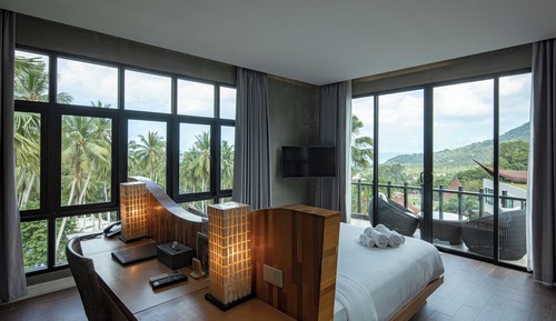 Honeymoon Suite with Bathtub