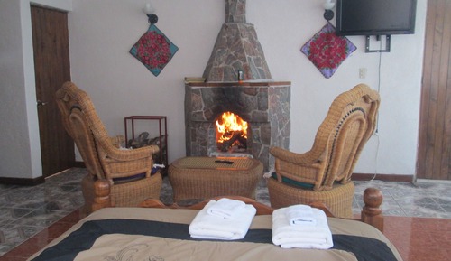 Honeymoon Suite, Fireplace, Lake View