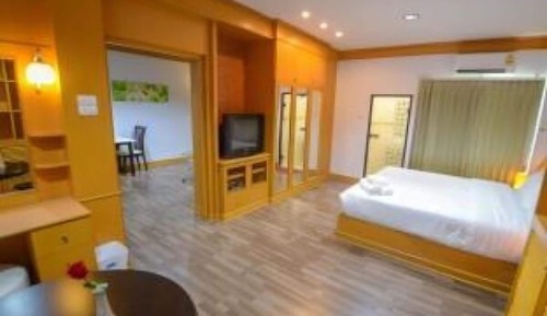 Suite with Kitchenette