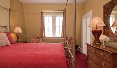 Classic - One Queen Bed