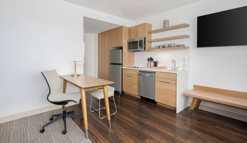 Studio, 2 Queen Beds (Hearing Accessible)