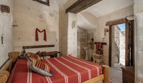 Magna Graecia Dwelling 16 - with view of the Sassi
