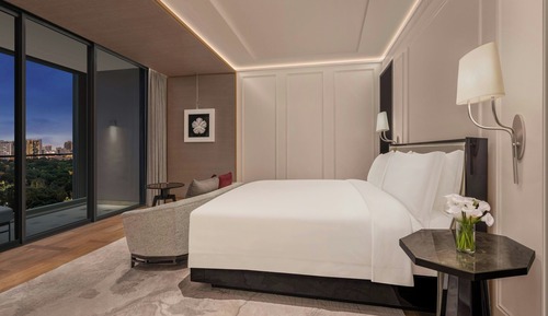 Club Suite, 1 King Bed, Non Smoking