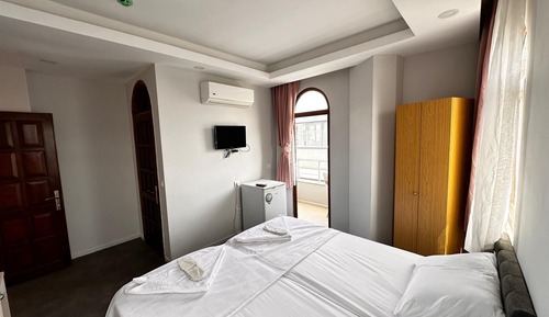 Classic Room, Balcony, Partial Sea View
