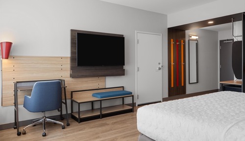 Room, 1 King Bed, Accessible (Mobility & Hearing, Roll-in Shower)