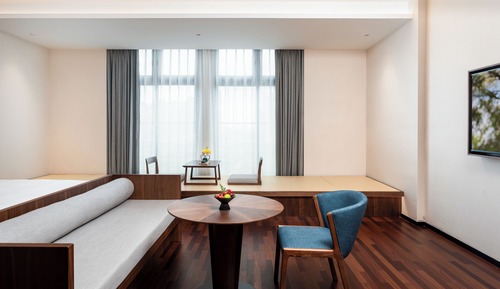 Signature Room, 1 King Bed, Non Smoking, City View