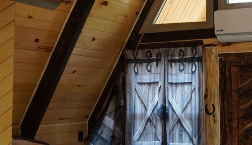 Honeymoon Cabin