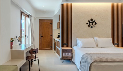 Suite, 1 Double Bed, Non Smoking, Partial Sea View