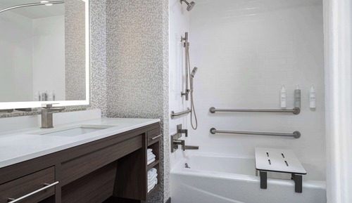 Studio Suite, 1 King Bed, Accessible, Bathtub