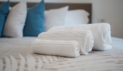 Basic Room, 1 King Bed, Courtyard View