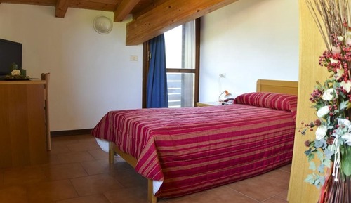 Basic Single Room, Balcony, Mountain View