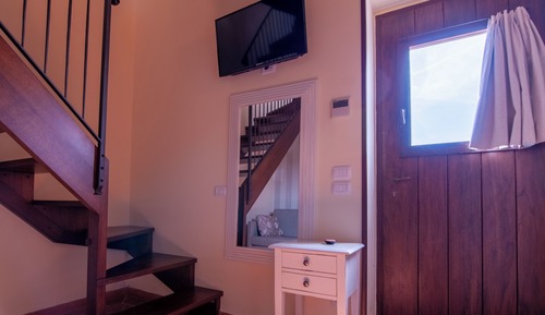 Panoramic Condo, Hill View