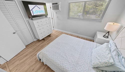 Deluxe 1-Bedroom Queen w/ Kitchen & Sofa Bed