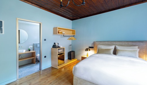 Grand Superior with Mountain View