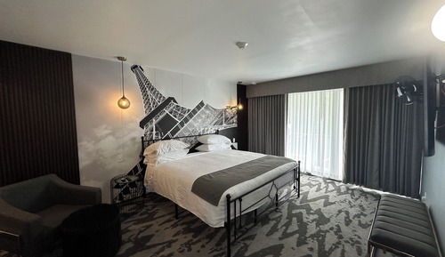 Luxury Suite