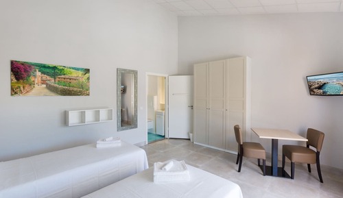 Comfort Room, Garden View