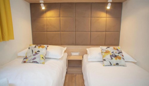 Design Mobile Home, 2 Bedrooms, Private Pool, Sea View