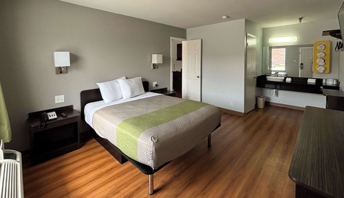 Standard Room, 1 Queen Bed, Non Smoking, Kitchenette