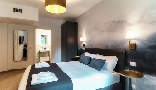 Luxury Triple Room, Partial Lake View