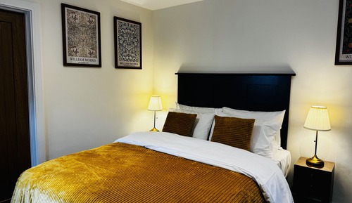 Superior Double Room, Ensuite, Courtyard View