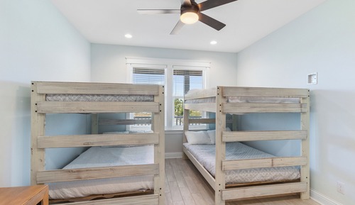 Family House, 6 Bedrooms, Balcony, Partial Ocean View