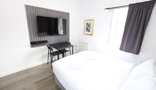 Superior Studio, City View