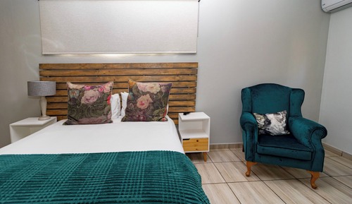 Luxury Apartment, Garden View